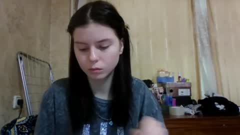 Snapshot of royalvelour chatting on June 6, 10:42 am royalvelour online show from June 6, 10:42 am