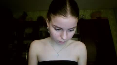 Snapshot of royalvelour chatting on June 24, 8:52 pm royalvelour online show from June 24, 8:52 pm