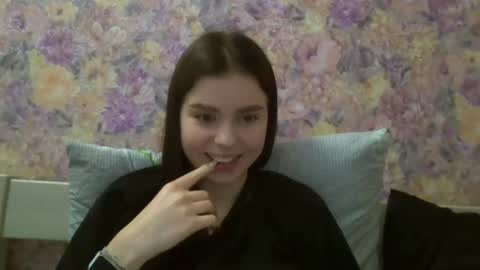 Snapshot of royalvelour chatting on June 29, 9:15 pm royalvelour online show from June 29, 9:15 pm