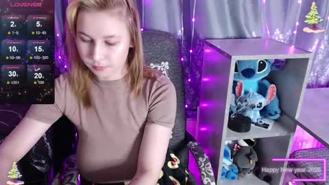 Snapshot of royangela chatting on January 9, 1:08 am angela online show from January 9, 1:08 am