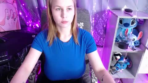 Snapshot of royangela chatting on February 1, 8:40 pm angela online show from February 1, 8:40 pm