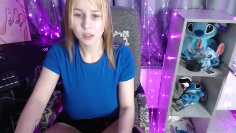 Snapshot of royangela chatting on February 4, 3:34 am angela online show from February 4, 3:34 am