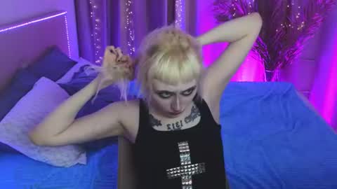 Snapshot of rraffaellka chatting on July 7, 9:30 pm Rraffaellka online show from July 7, 9:30 pm