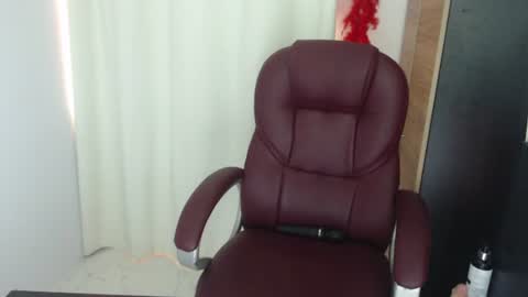 Snapshot of rubi_halliwey chatting on June 15, 3:47 pm Rubi online show from June 15, 3:47 pm