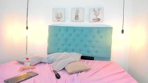 Snapshot of rubiroose chatting on January 12, 1:32 am Rubii online show from January 12, 1:32 am