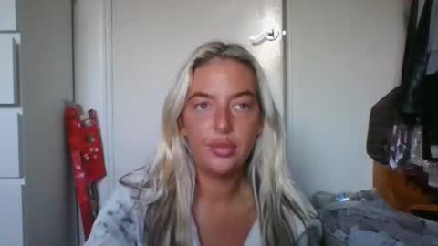 Snapshot of rubyredxxxoxxx chatting on December 23, 8:11 am rubyredxxxoxxx online show from December 23, 8:11 am