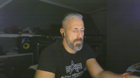 Snapshot of ruffi77 chatting on January 6, 4:55 pm Chico que rico Caliente online show from January 6, 4:55 pm