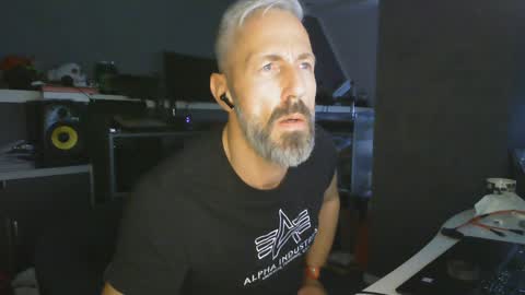 Snapshot of ruffi77 chatting on January 7, 10:22 am Chico que rico Caliente online show from January 7, 10:22 am