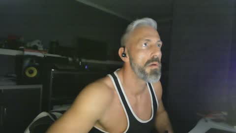 Snapshot of ruffi77 chatting on January 29, 2:09 am Chico que rico Caliente online show from January 29, 2:09 am