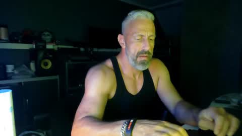 Snapshot of ruffi77 chatting on June 14, 9:06 pm Chico que rico Caliente online show from June 14, 9:06 pm