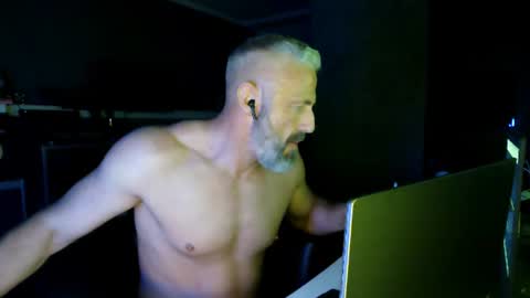 Snapshot of ruffi77 chatting on July 14, 2:27 am Chico que rico Caliente online show from July 14, 2:27 am