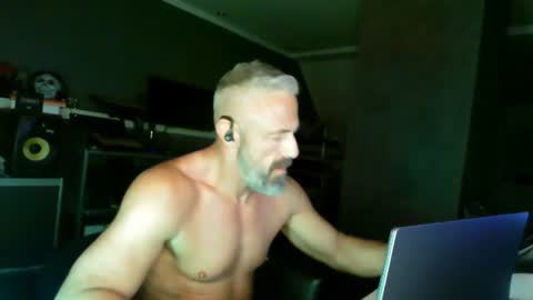 Snapshot of ruffi77 chatting on July 25, 12:14 pm Chico que rico Caliente online show from July 25, 12:14 pm