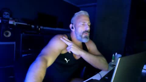 Snapshot of ruffi77 chatting on July 26, 2:53 am Chico que rico Caliente online show from July 26, 2:53 am