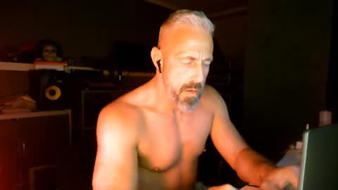 Snapshot of ruffi77 chatting on July 30, 11:59 pm Chico que rico Caliente online show from July 30, 11:59 pm