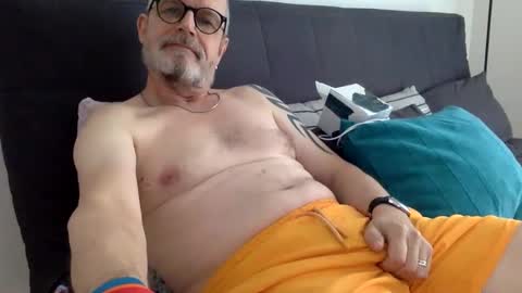 Snapshot of ruk_ri913mn chatting on February 20, 12:47 pm Jimi online show from February 20, 12:47 pm