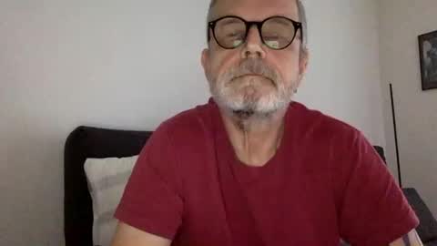 Snapshot of ruk_ri913mn chatting on November 17, 8:31 am Jimi online show from November 17, 8:31 am