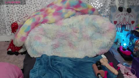 Jeanie online show from March 4, 10:27 pm