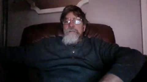 Snapshot of runningaround60 chatting on December 17, 3:17 am runningaround60 online show from December 17, 3:17 am