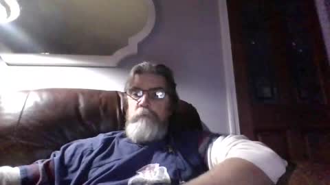 Snapshot of runningaround60 chatting on October 30, 2:13 am runningaround60 online show from October 30, 2:13 am