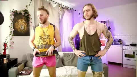 Snapshot of rusbigpaul chatting on February 25, 7:40 am Paul online show from February 25, 7:40 am