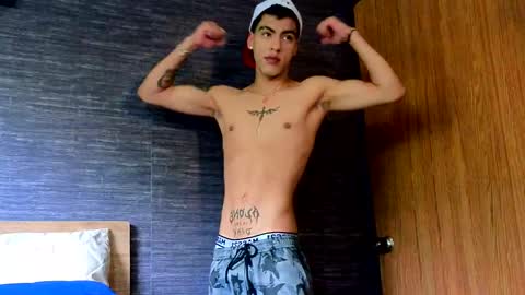  R U S S E L L  online show from February 25, 8:41 pm