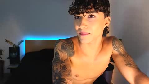  R U S S E L L  online show from September 16, 10:44 pm