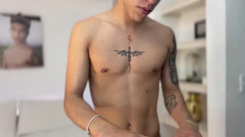  R U S S E L L  online show from November 26, 11:50 pm