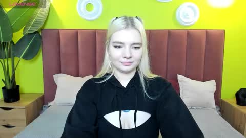 ruthbryant online show from October 20, 1:06 am