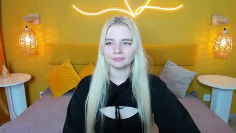 ruthbryant online show from May 17, 1:03 am
