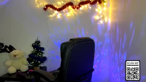 Snapshot of ruthless_111 chatting on December 22, 9:01 pm Nika online show from December 22, 9:01 pm