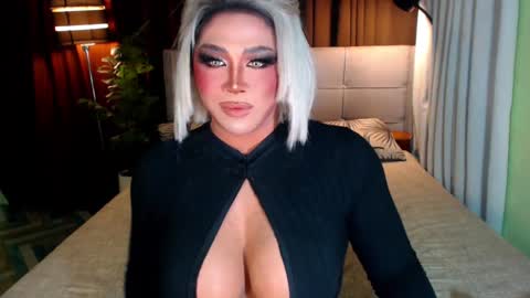 Snapshot of ruthlessmistressx chatting on December 15, 7:21 pm Samantha online show from December 15, 7:21 pm
