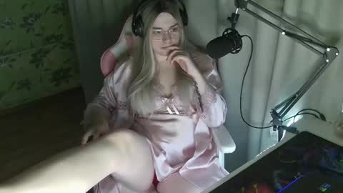 Snapshot of ruthsimp chatting on March 9, 6:21 pm Tanyushka online show from March 9, 6:21 pm