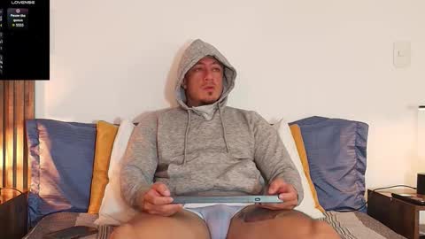 Snapshot of ryamcoast chatting on February 8, 10:40 am Sr Coast online show from February 8, 10:40 am