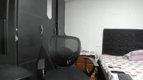 ryan_xc1 online show from May 19, 3:13 am