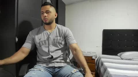 ryan_xc1 online show from May 25, 12:38 am