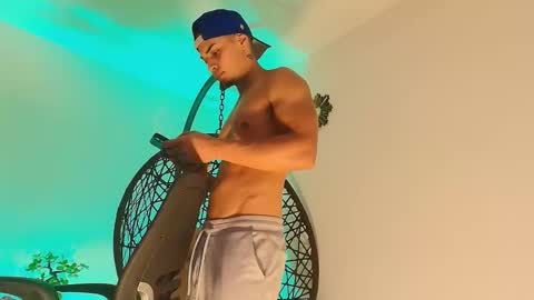 Snapshot of ryangreys01 chatting on October 25, 3:36 am Ryan online show from October 25, 3:36 am