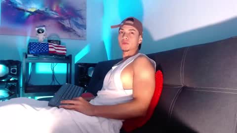 Snapshot of ryangreys01 chatting on November 27, 3:25 pm Ryan online show from November 27, 3:25 pm