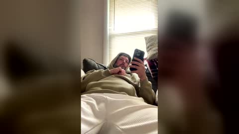 Snapshot of ryanmhoyt88 chatting on May 23, 6:34 pm ryanmhoyt88 online show from May 23, 6:34 pm