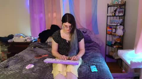 Snapshot of ryn_michele chatting on June 1, 11:17 pm Ryn Michele online show from June 1, 11:17 pm