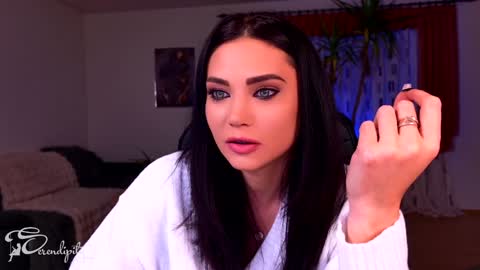 Snapshot of s3r3ndipity chatting on December 18, 2:10 am Y      online show from December 18, 2:10 am