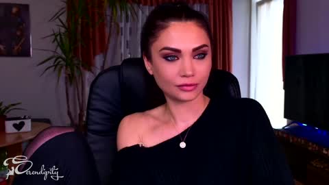 Snapshot of s3r3ndipity chatting on December 19, 9:40 am Y      online show from December 19, 9:40 am