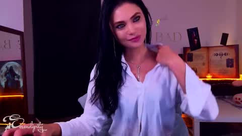 Snapshot of s3r3ndipity chatting on November 3, 12:50 pm Y      online show from November 3, 12:50 pm