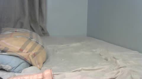 Snapshot of s932077 chatting on November 12, 1:22 pm s932077 online show from November 12, 1:22 pm