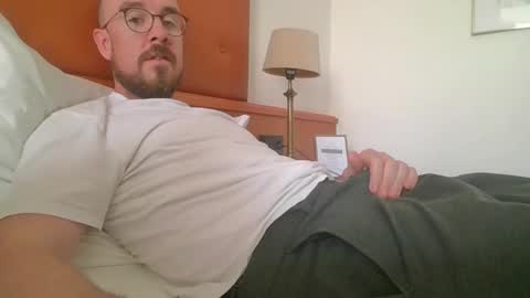 s_i_q online show from September 9, 1:21 pm