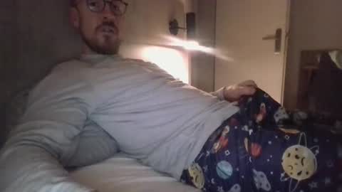 s_i_q online show from November 19, 3:39 am