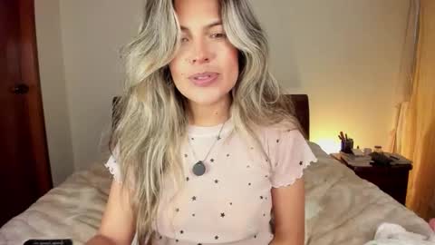 Snapshot of s_u_n_r_i_s_e_e chatting on February 25, 4:55 am Leslie Beltrn online show from February 25, 4:55 am