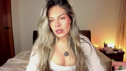 Snapshot of s_u_n_r_i_s_e_e chatting on March 2, 4:36 am Leslie Beltrn online show from March 2, 4:36 am