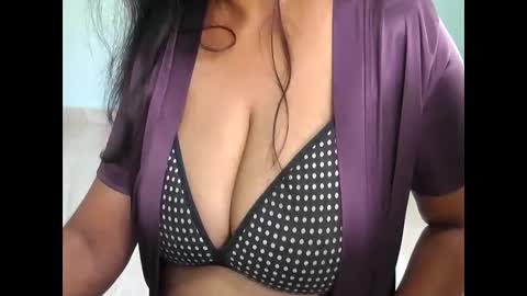 Snapshot of saanvi55995 chatting on January 9, 11:03 am Saanvi Angel online show from January 9, 11:03 am