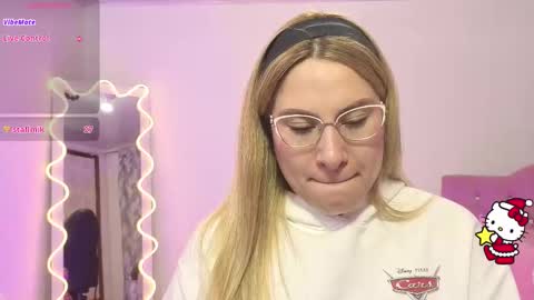 Snapshot of saaya_tay chatting on December 19, 4:08 am saaya_tay online show from December 19, 4:08 am