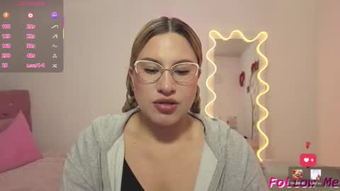 Snapshot of saaya_tay chatting on January 19, 3:10 am saaya_tay online show from January 19, 3:10 am